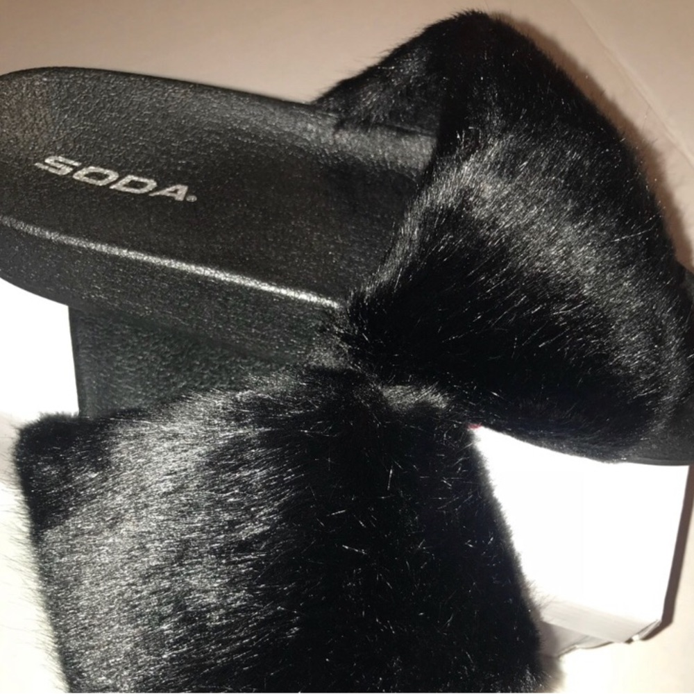 Gorgeous, Faux Fur Slides❤️ - Picture 2 of 6